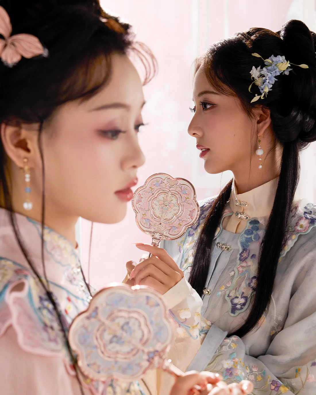 Butterfly Cloud Collar Hand Mirror - Image 4
